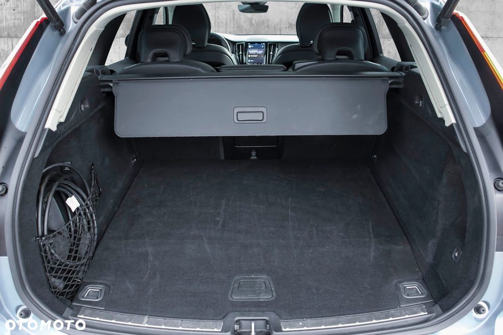 Volvo XC 60 T6 Plug-In Hybrid AWD Plus Dark - 24