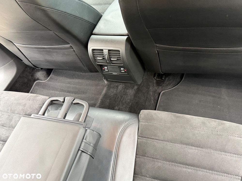 Volkswagen Passat - 38