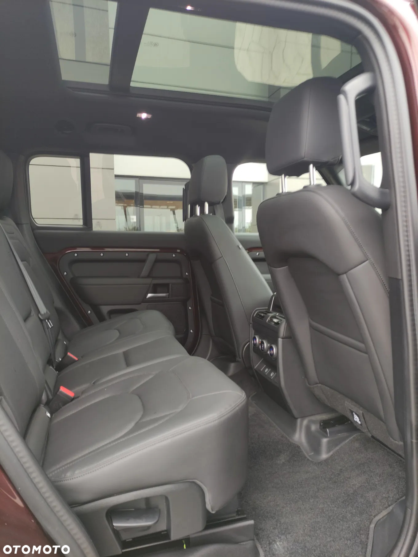 Land Rover Defender - 16