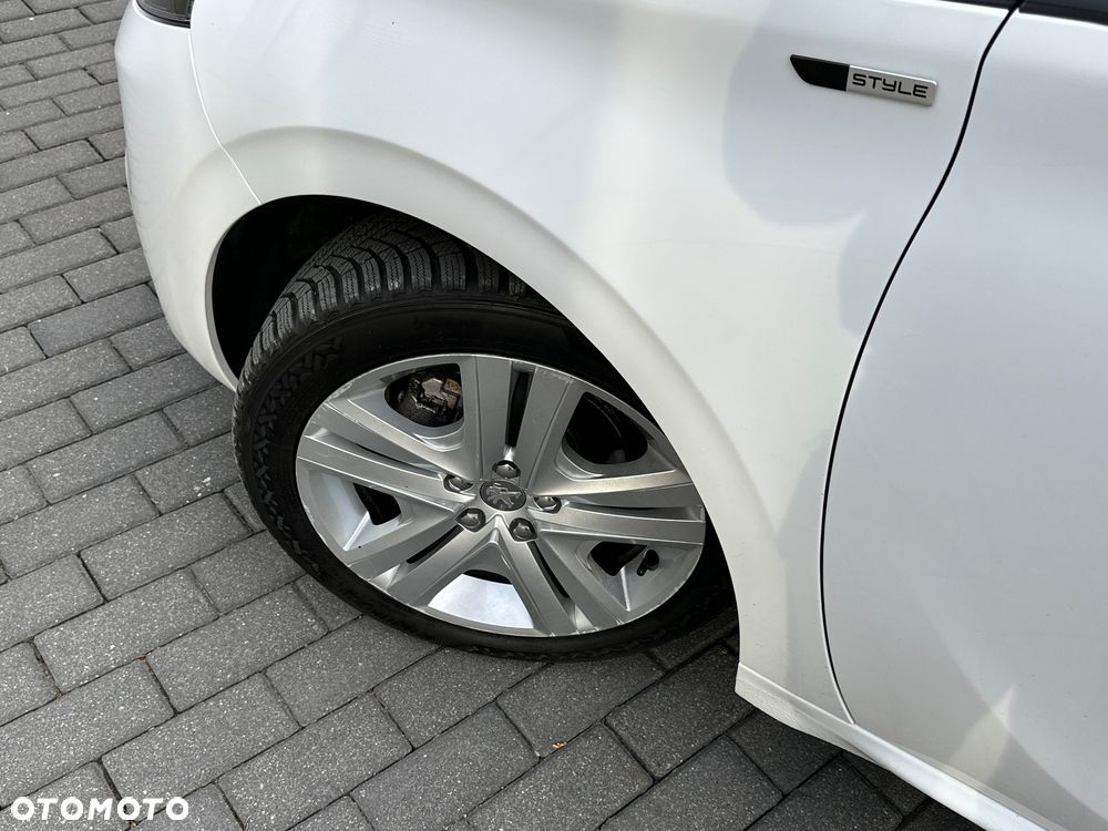 Peugeot 208 - 17