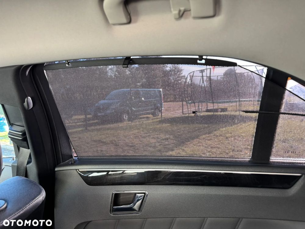 Mercedes-Benz Klasa E 350 CDI DPF BlueEFFICIENCY 7G-TRONIC Elegance - 24