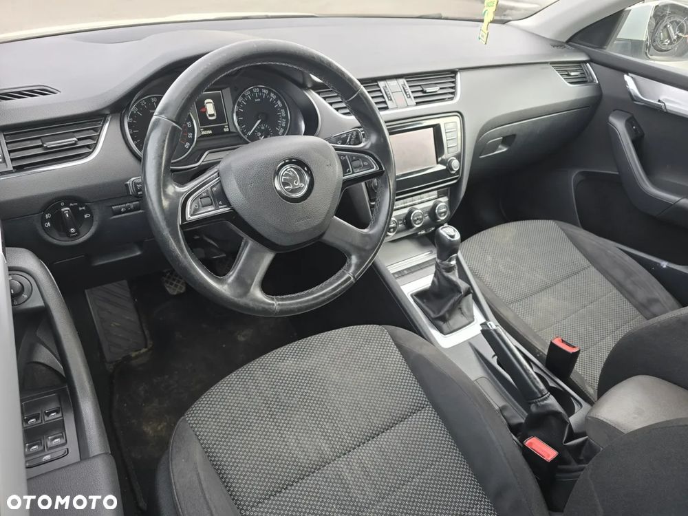 Skoda Octavia 1.6 TDI DPF Ambition - 14
