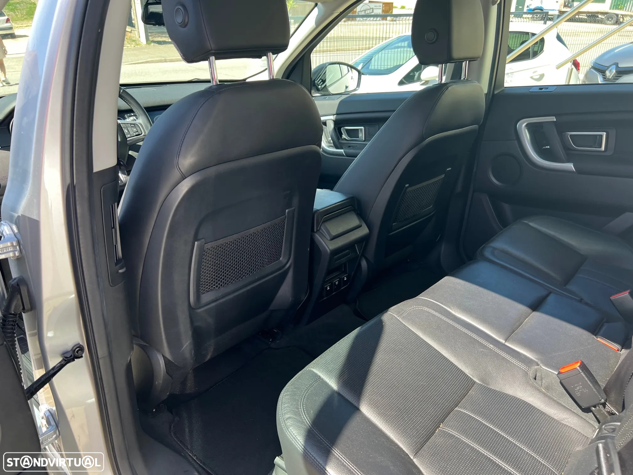 Land Rover Discovery Sport 2.0 eD4 HSE - 31