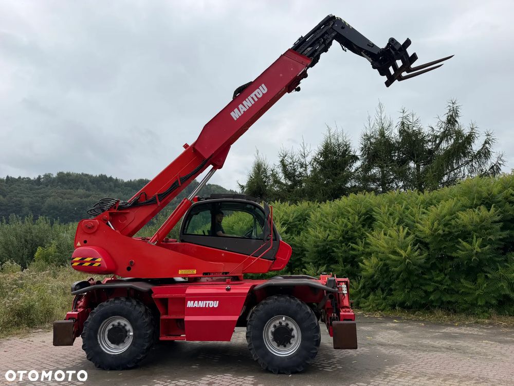 Manitou MRT2150+PRIVILEGE Ładowarka teleskopowa 4x4 ROTO 21metrów. 5 ton udźwig. Bez AdBLUE bez DPF. Maszyna jak Nowa z Norwegii 5300 mtg. 2015 rok. Obrót pełny. Zero luzów wycieków. Zadbana maszyna z Fermy Norweskiej. Silnik 160 Km. AUTEC zdalne sterowanie. Ani deka luzów czy wycieków. Opony jak Nowe. Pełny Oryginał. Niski przebieg. Stabilizatory. Zamki na tłokach. OKAZJA. Jest to model przystosowany do pracy z koszem. - 37