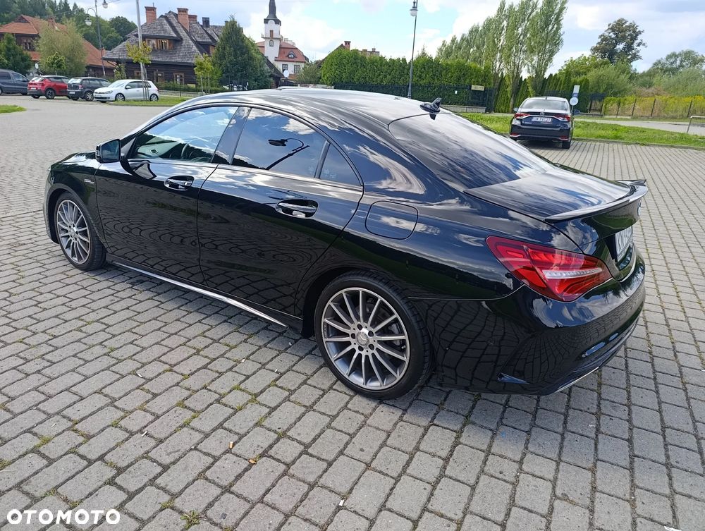 Mercedes-Benz CLA 180 7G-DCT UrbanStyle Edition - 11