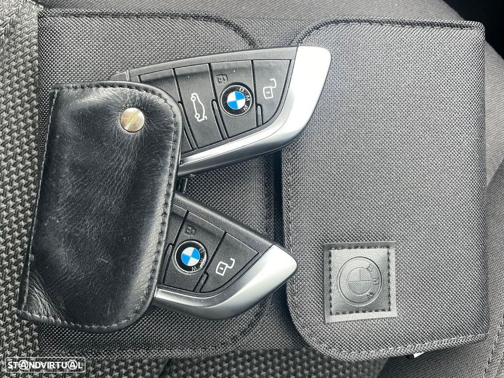 BMW 318 d Line Sport - 26