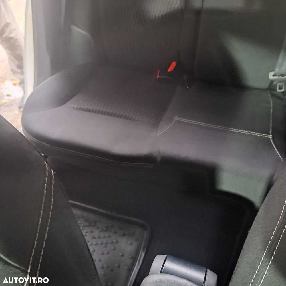 Peugeot 208 1.2 L PureTech Active - 32