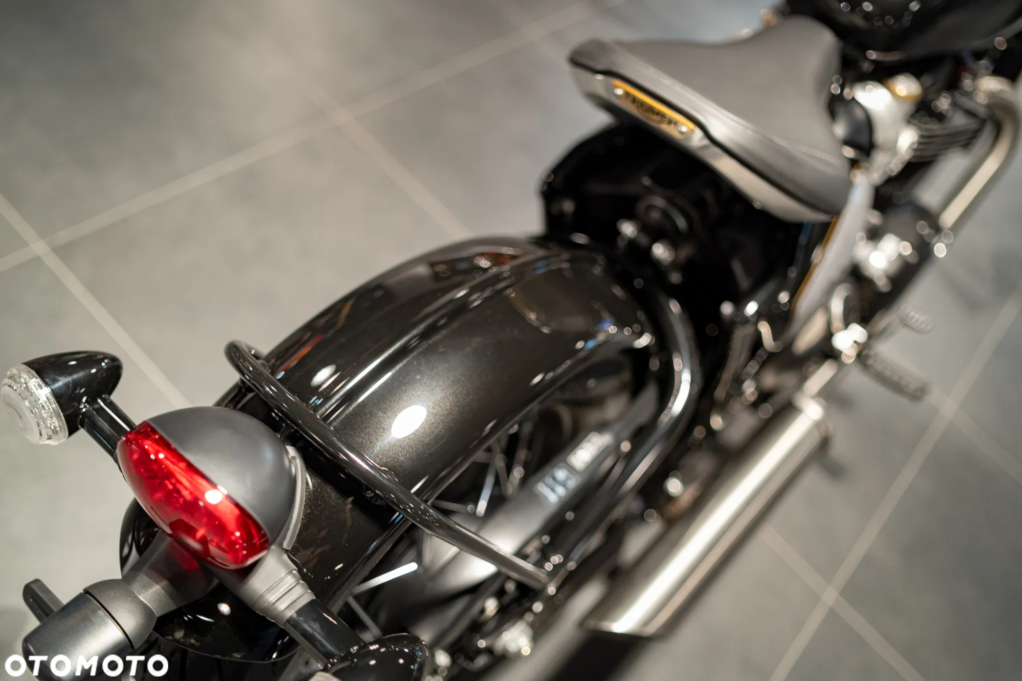 Triumph Bonneville Bobber - 22