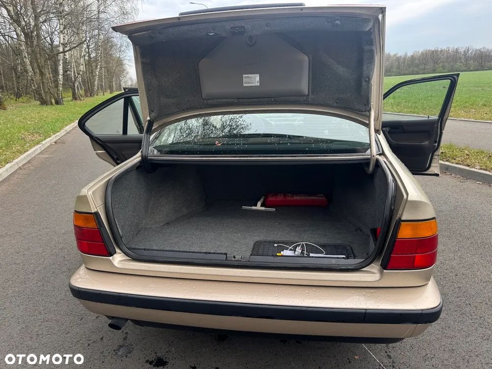 BMW Seria 5 520i - 11