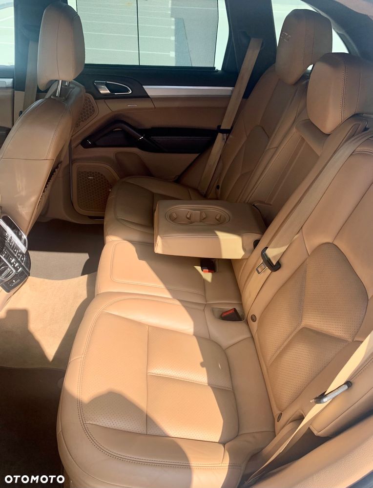 Porsche Cayenne GTS - 35