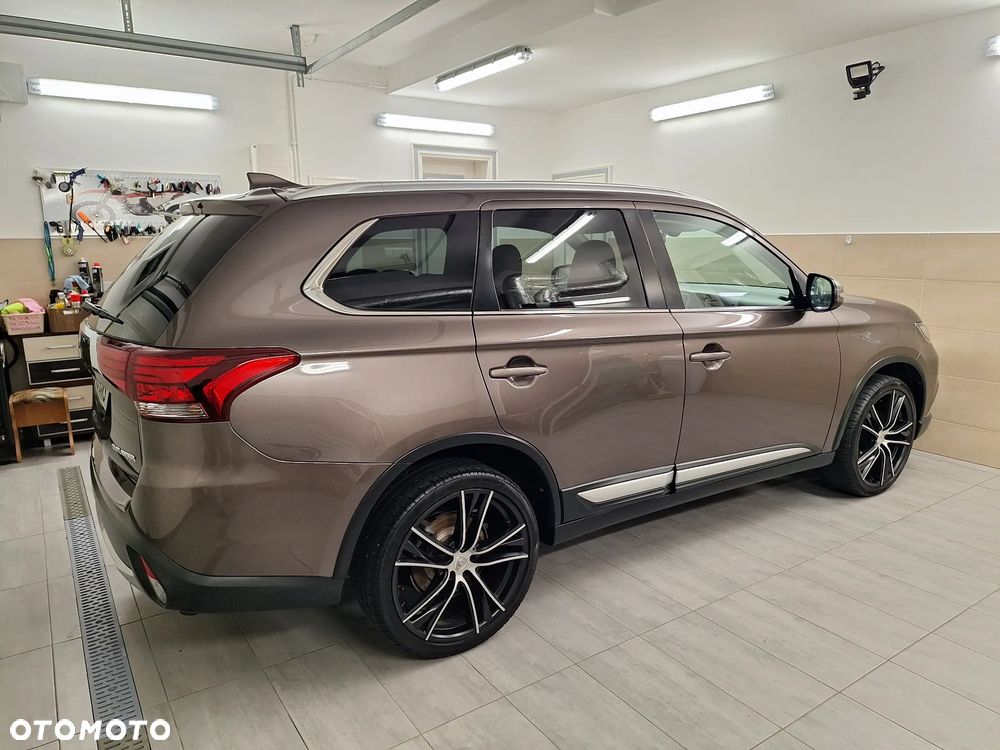 Mitsubishi Outlander 2.0 2WD Diamant Edition - 12