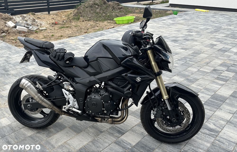 Suzuki GSR - 1