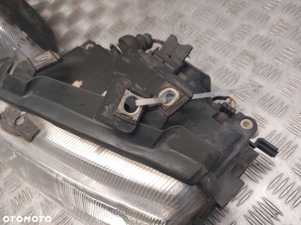 LAMPA LEWY PRZÓD + PRAWY PRZÓD AUDI A4 B5 - 4