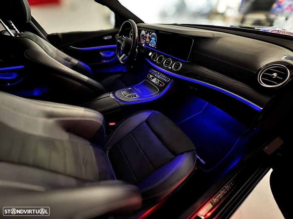 Mercedes-Benz E 300 de AMG Line 4Matic - 35