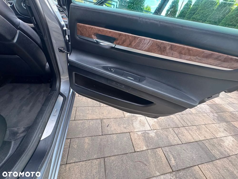 BMW Seria 7 730d L - 23