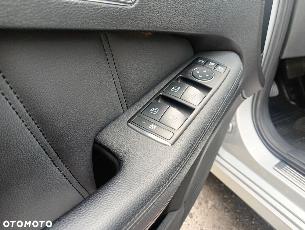 Mercedes-Benz Klasa E 200 BlueEFFICIENCY 7G-TRONIC Elegance - 30