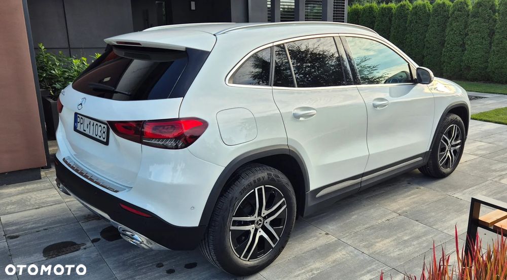 Mercedes-Benz GLA 250 e 8G-DCT - 11