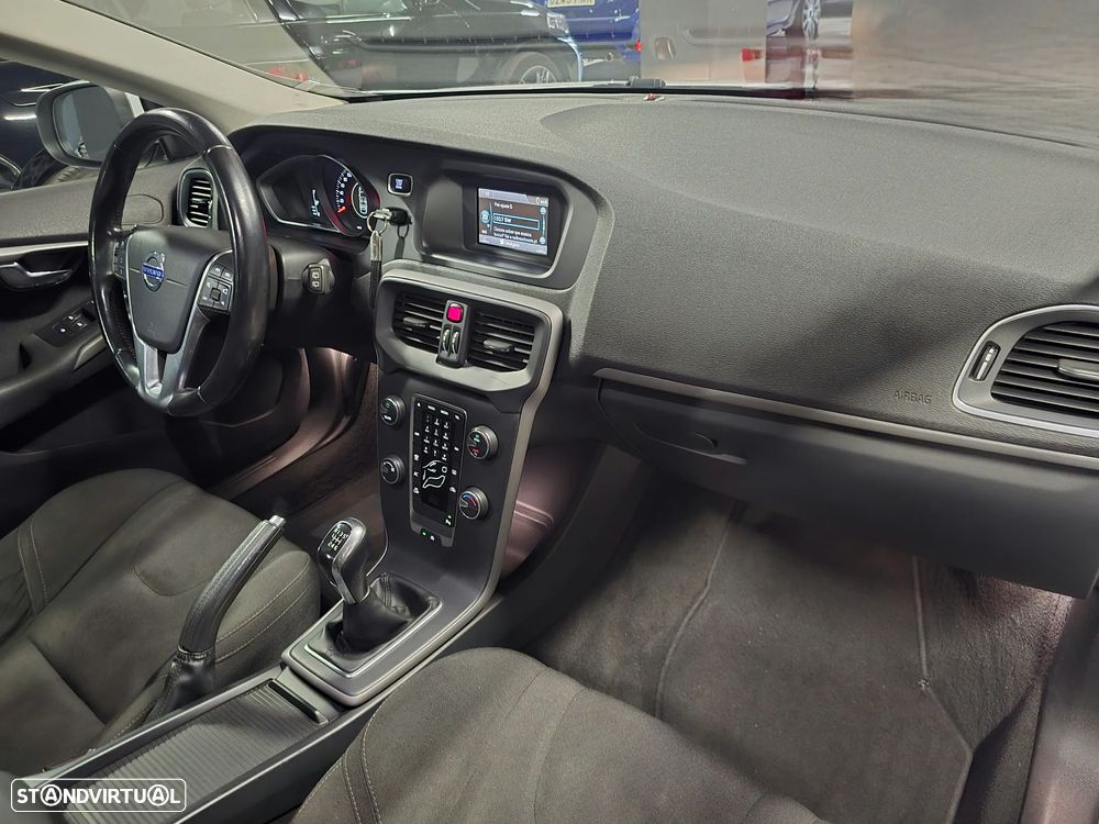 Volvo V40 2.0 D2 Kinetic - 29