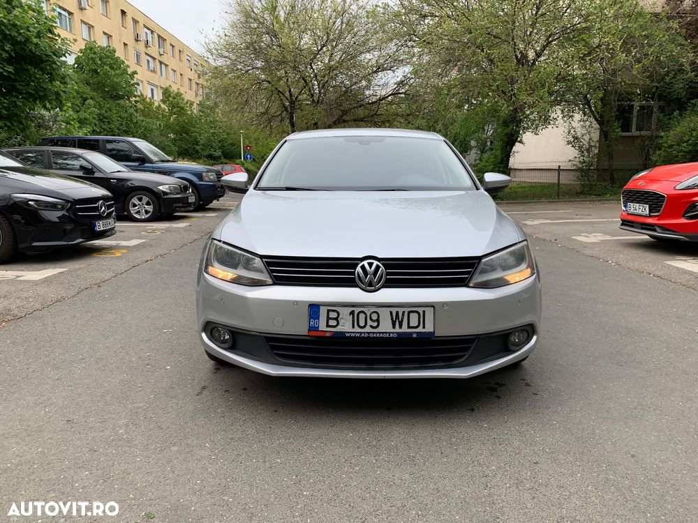 Volkswagen Jetta 1.6 TDI Blue Motion Technology Trendline - 8