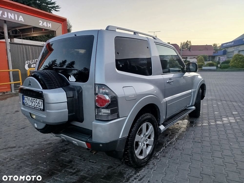 Mitsubishi Pajero - 2