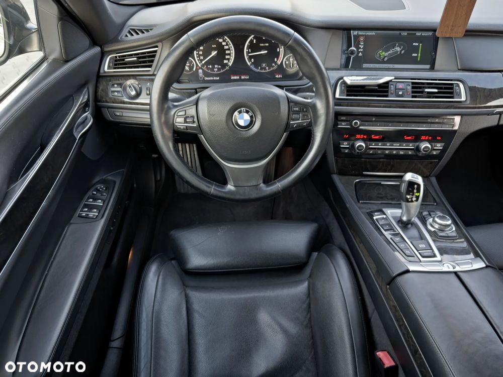BMW Seria 7 740d - 22