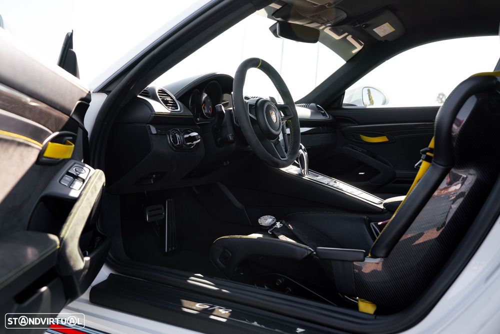 Porsche 718 Cayman GT4 PDK - 26