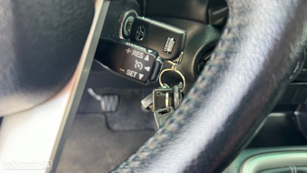 Toyota Hilux 2.4 D-4D 4WD CD Tracker - 14