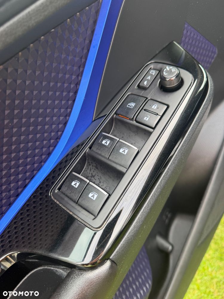 Toyota C-HR - 11