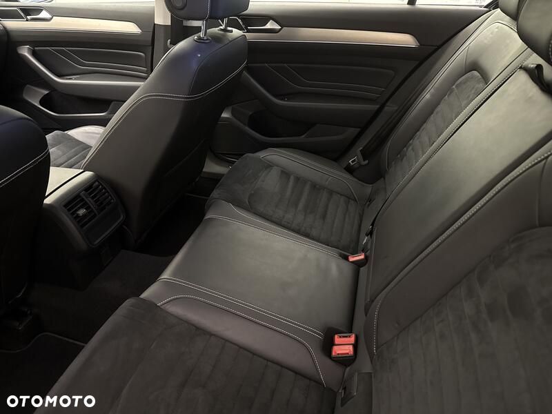 Volkswagen Passat - 20