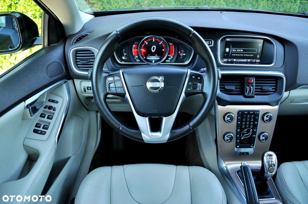 Volvo V40 Cross Country D2 Momentum - 5