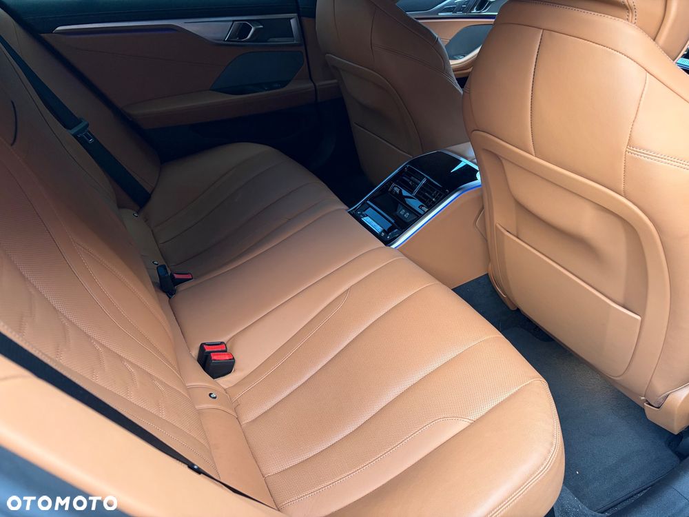 BMW Seria 8 - 7