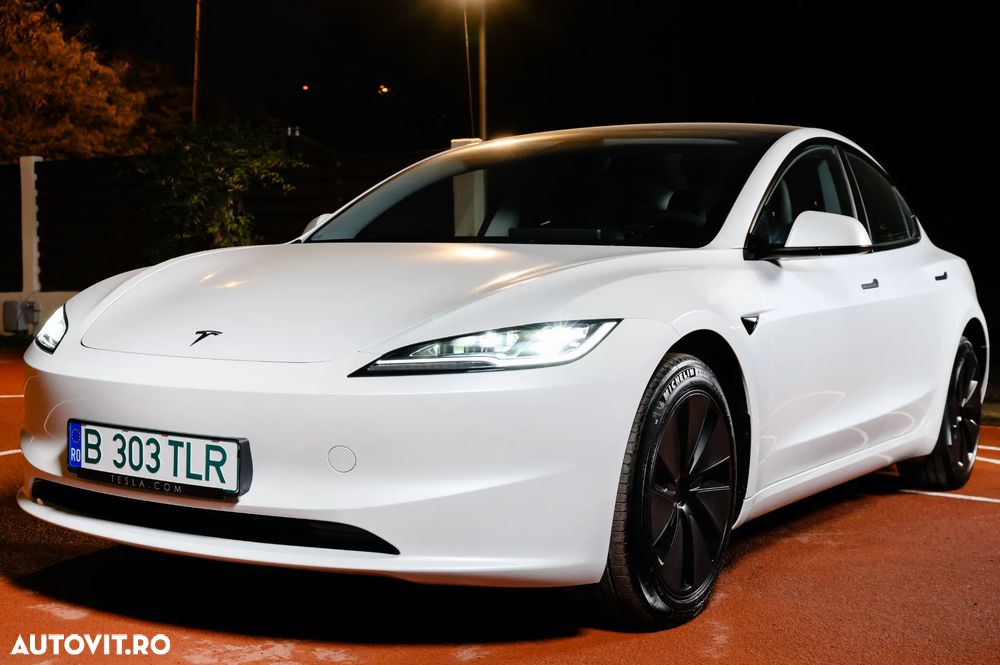Tesla Model 3 - 1