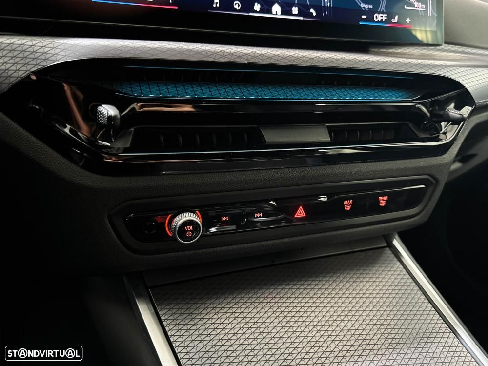 BMW 330 e Pack Desportivo M Auto - 41