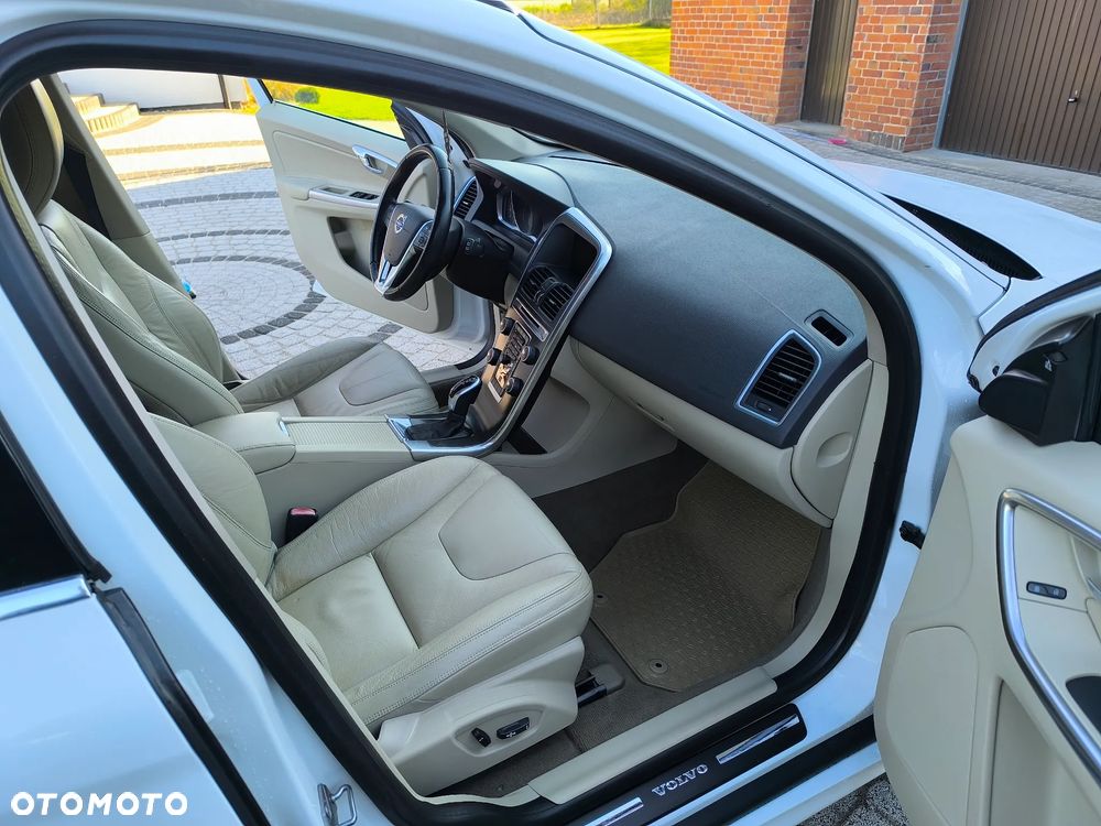 Volvo XC 60 3.2 AWD Kinetic - 10