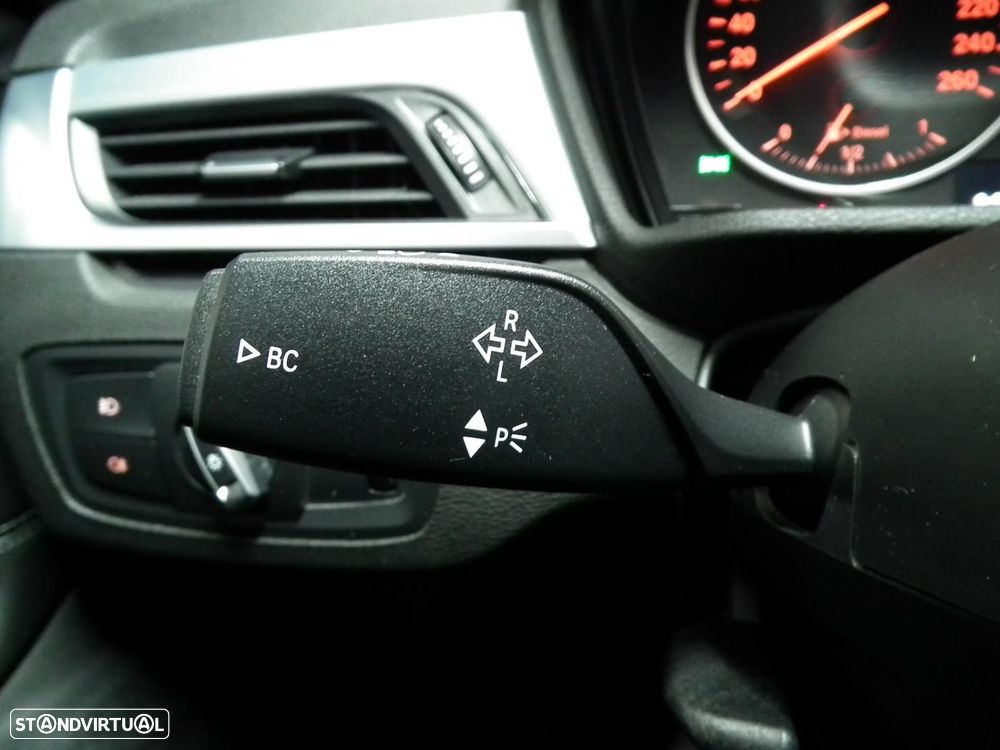 BMW X1 16 d sDrive xLine - 32