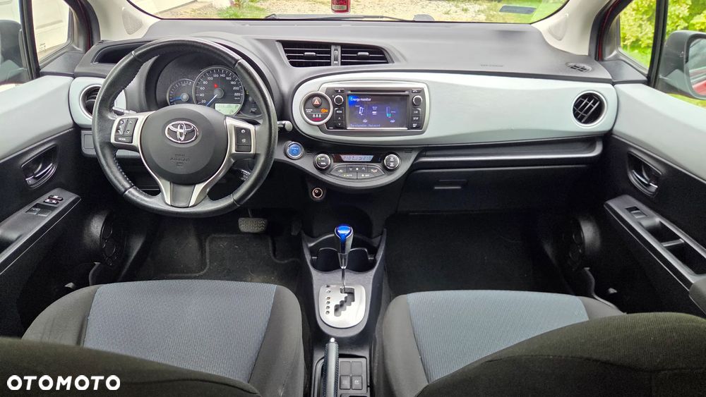 Toyota Yaris Hybrid 100 Sol - 5