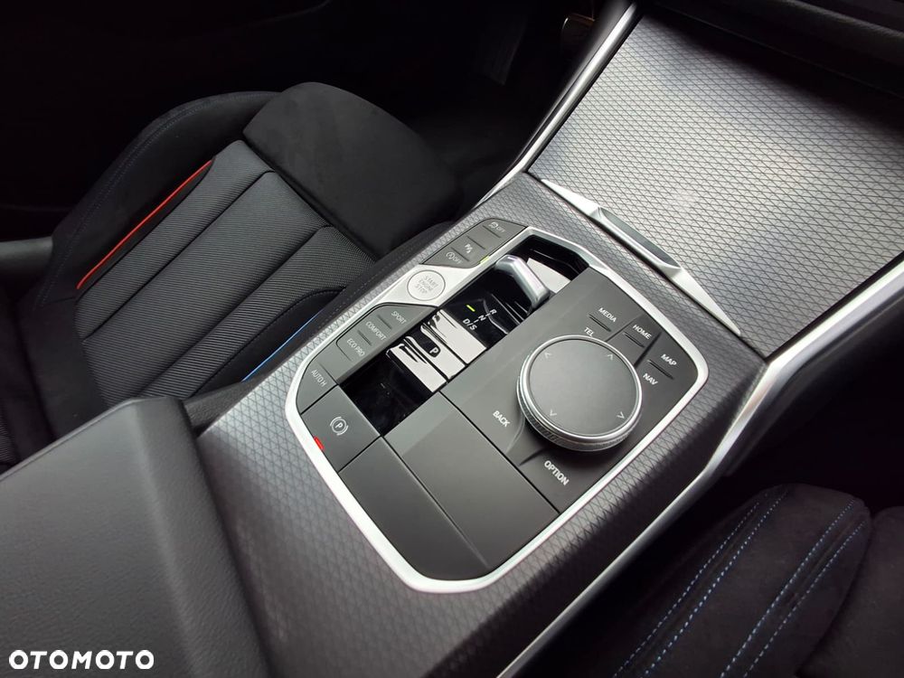 BMW Seria 3 320i xDrive M Sport - 21
