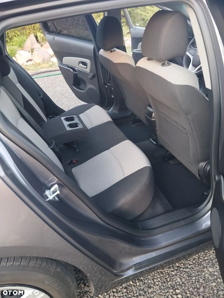 Chevrolet Cruze 1.6 LS - 9