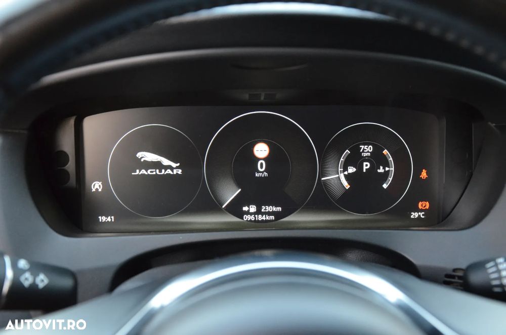 Jaguar F-Pace 25d AWD Aut. R-Sport - 24