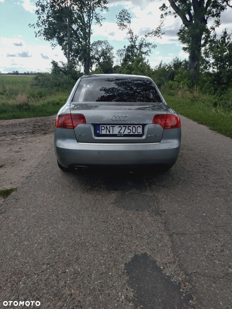 Audi A4 Limousine - 5