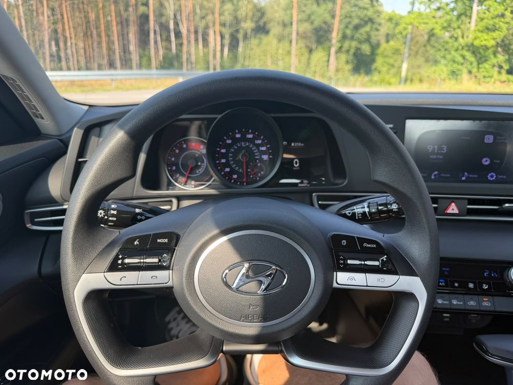 Hyundai Elantra - 12