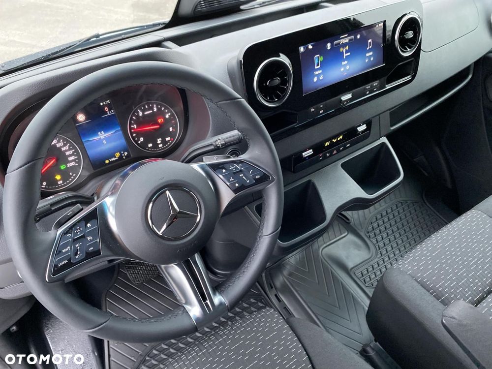 Mercedes-Benz Sprinter - 12