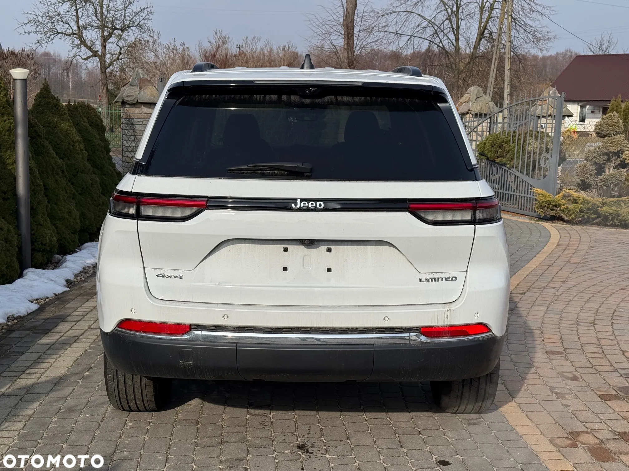 Jeep Grand Cherokee - 23