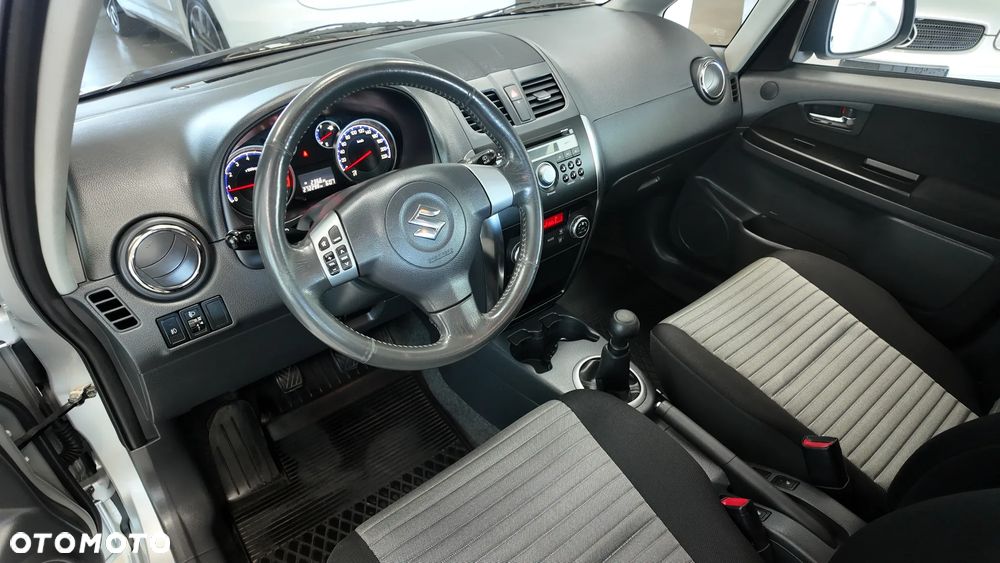 Suzuki SX4 1.6 Premium - 10