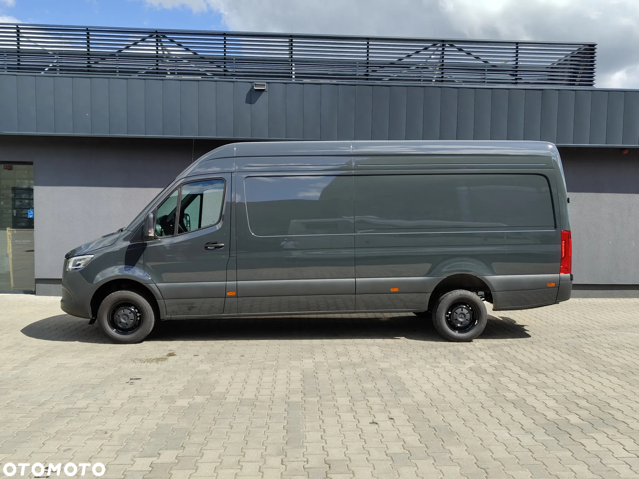 Mercedes-Benz Sprinter - 2