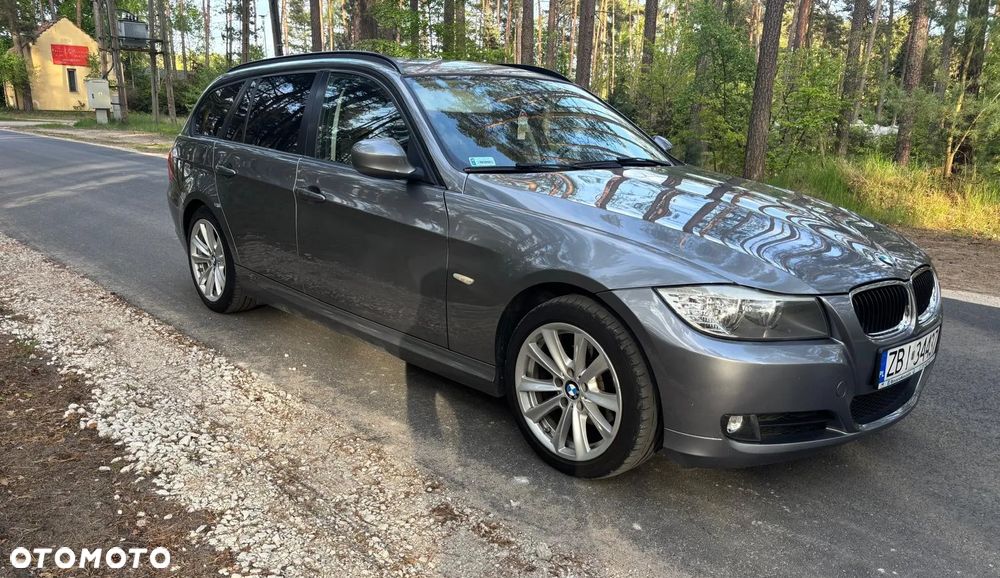 BMW Seria 3 318i Touring - 9