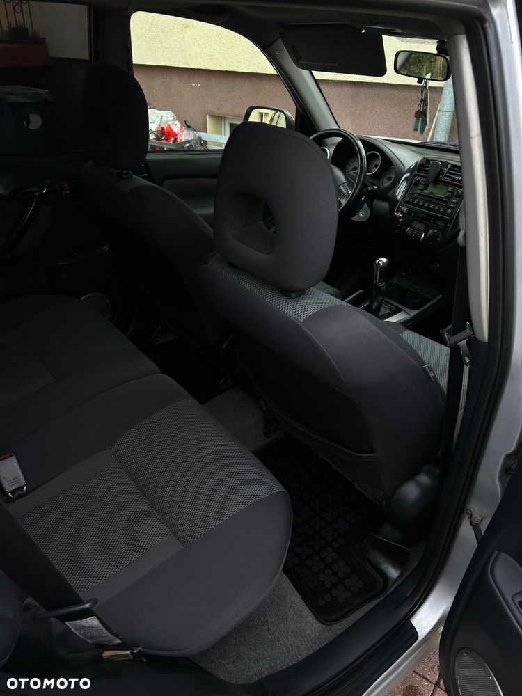 Toyota RAV4 2.0 D-4D 4x4 - 17