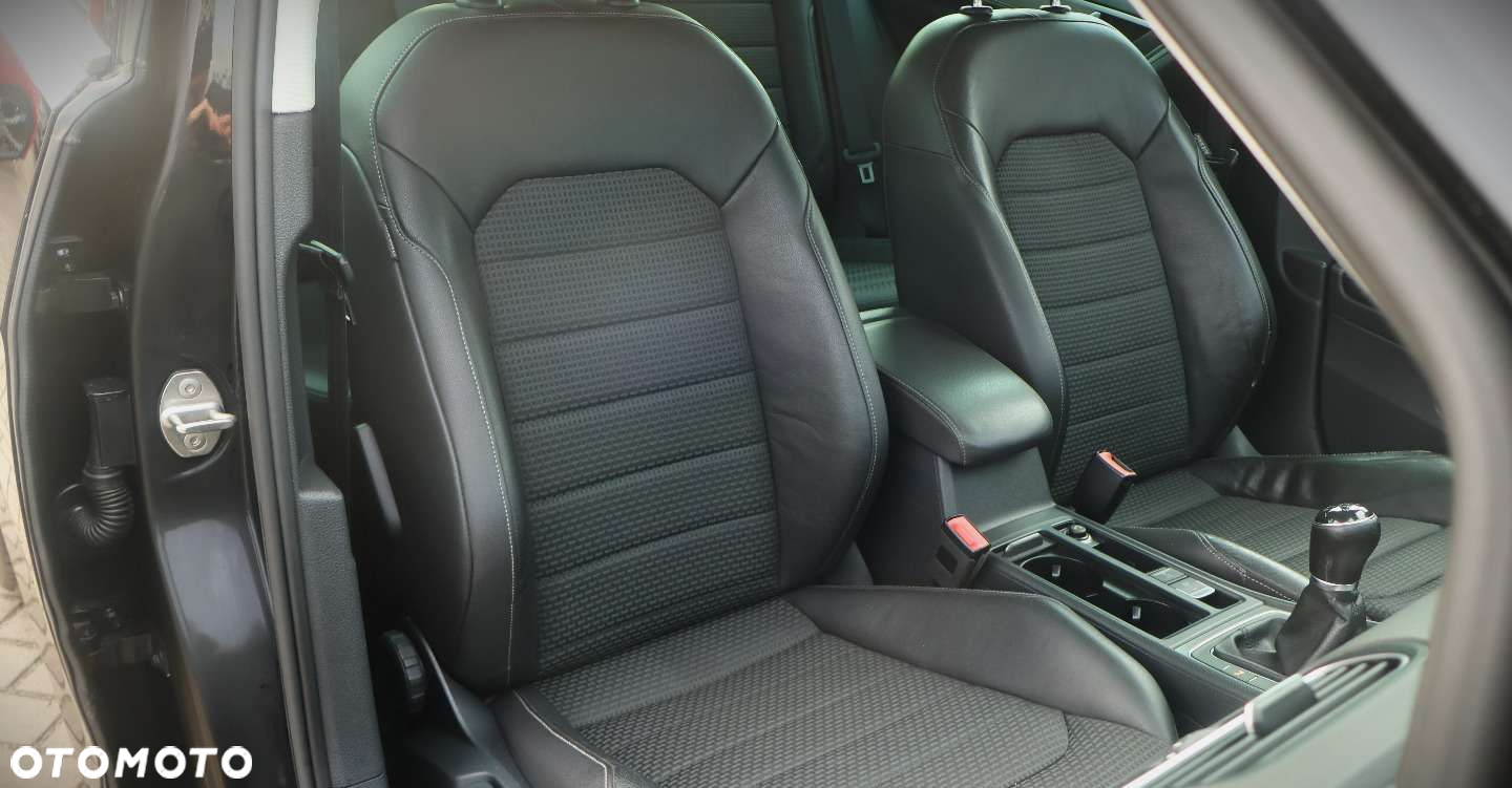 Volkswagen Golf - 19