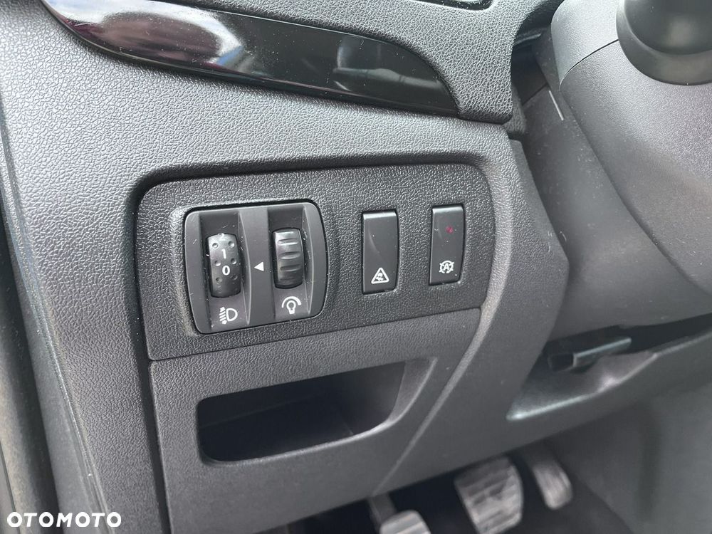 Renault Grand Scenic - 32