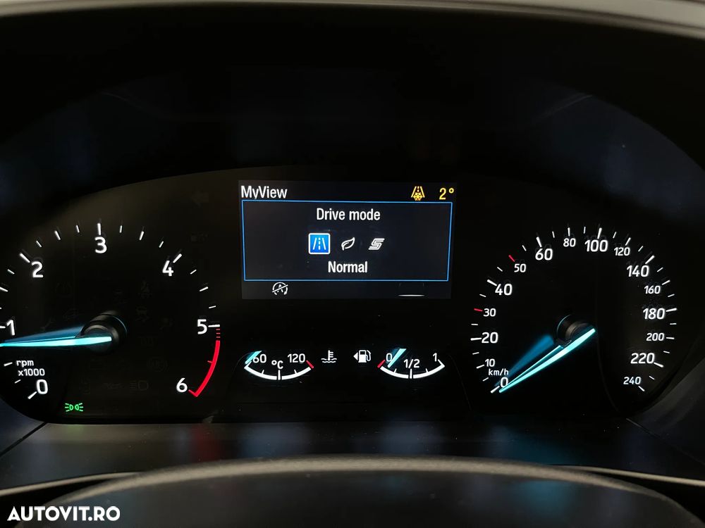 Ford Focus 1.5 EcoBlue Connected - 19